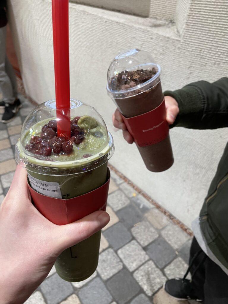 man holding matcha bubble tea in hand from gong cha